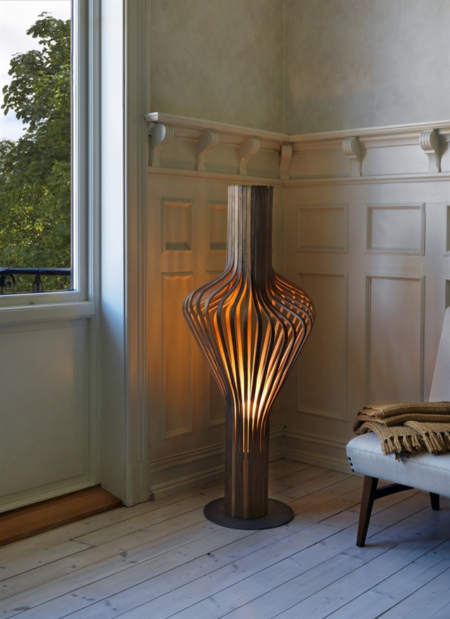 Diva Floor Lamp in corner lifestyle